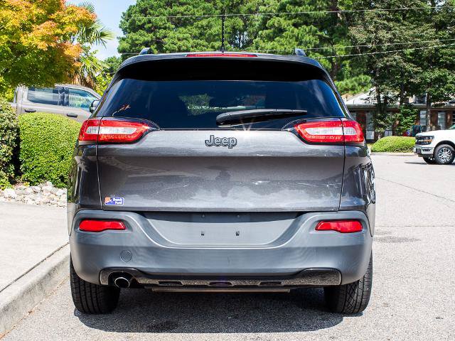 Used 2017 Jeep Cherokee Sport FWD image 4