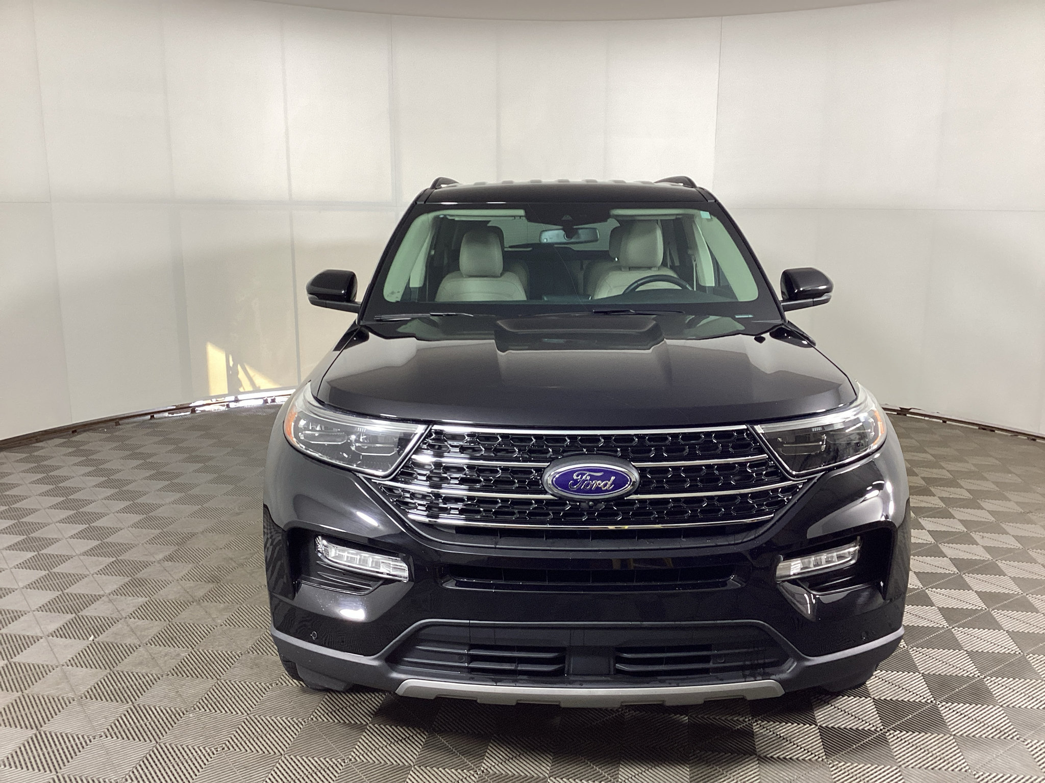 Certified 2024 Ford Explorer XLT w/ Equipment Group 202A AWD/4WD image 6