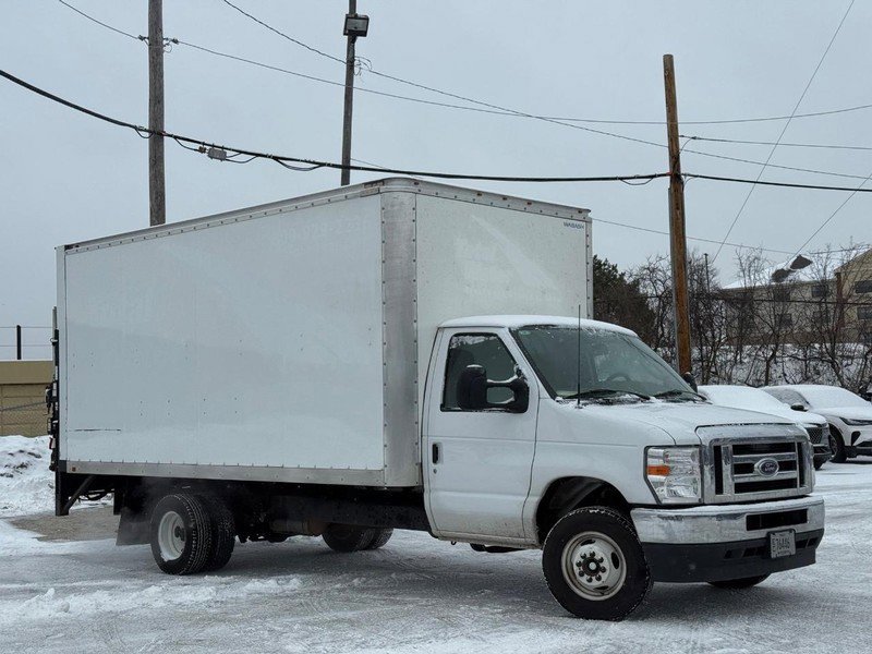 Certified 2024 Ford E-450 and Econoline 450 Super Duty w/ Power Windows & Locks Group image 7