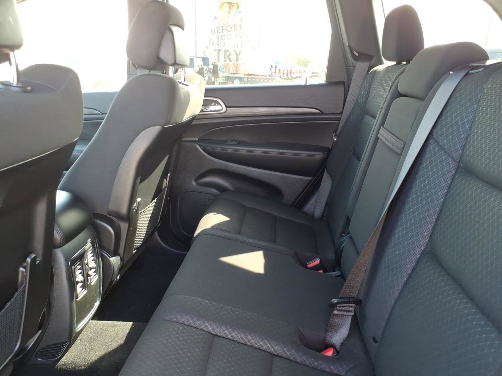 Used 2022 Jeep Grand Cherokee Laredo E RWD image 8