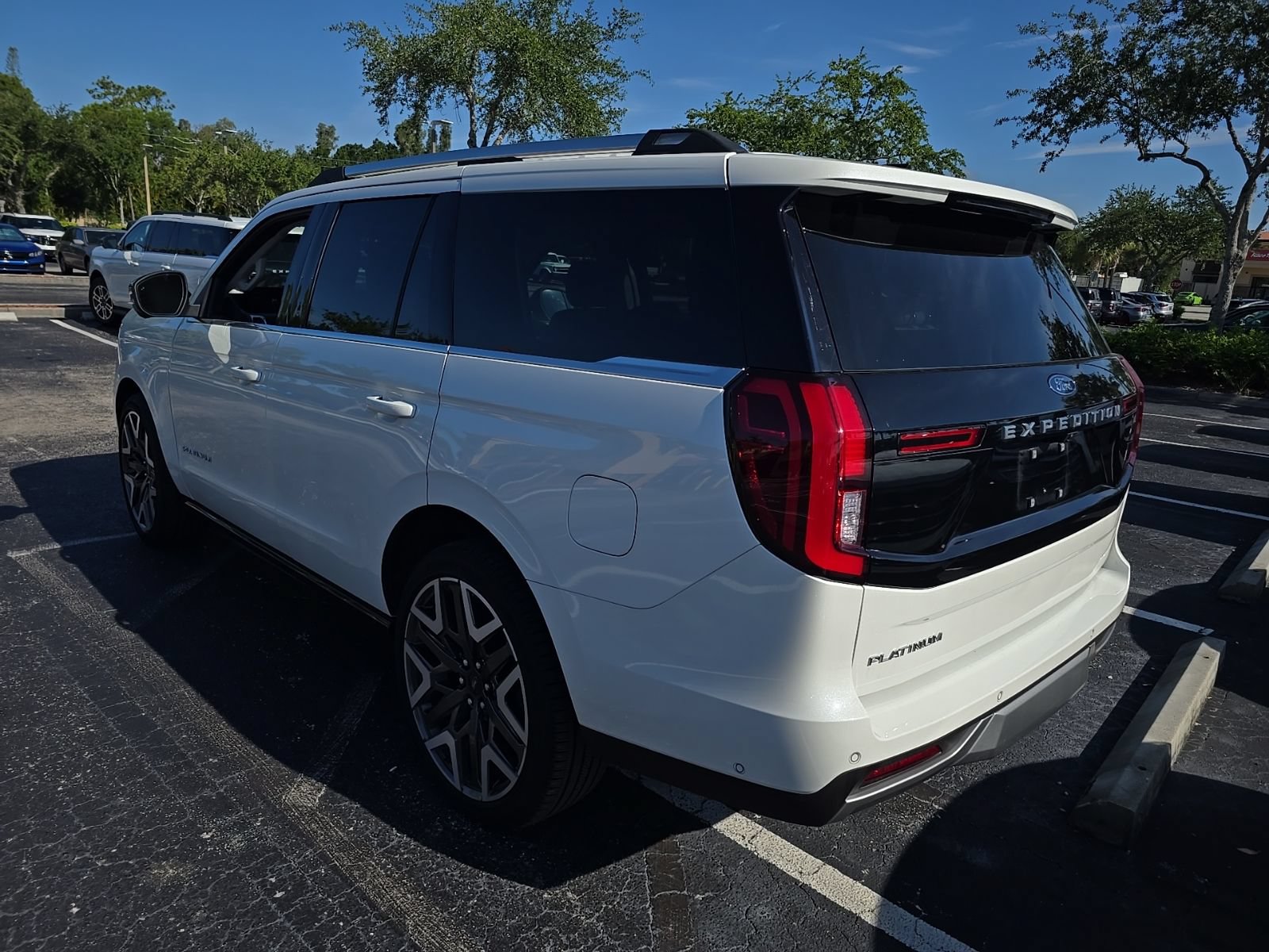 Certified 2025 Ford Expedition Platinum w/ Platinum Ultimate Package AWD/4WD image 3