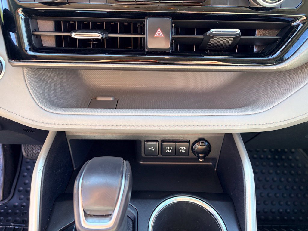 Used 2020 Toyota Highlander XLE AWD/4WD image 12