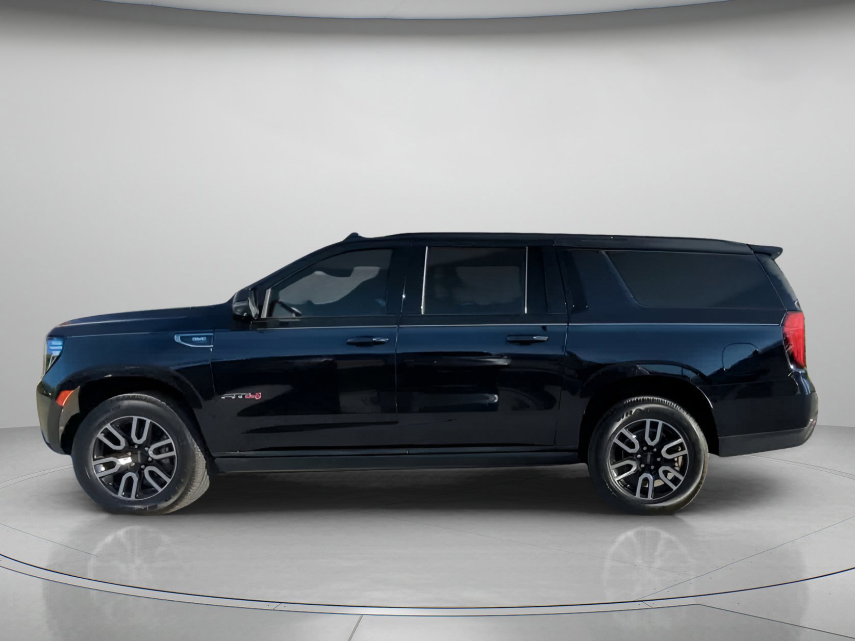 Used 2021 GMC Yukon XL AT4 w/ AT4 Premium Package image 9