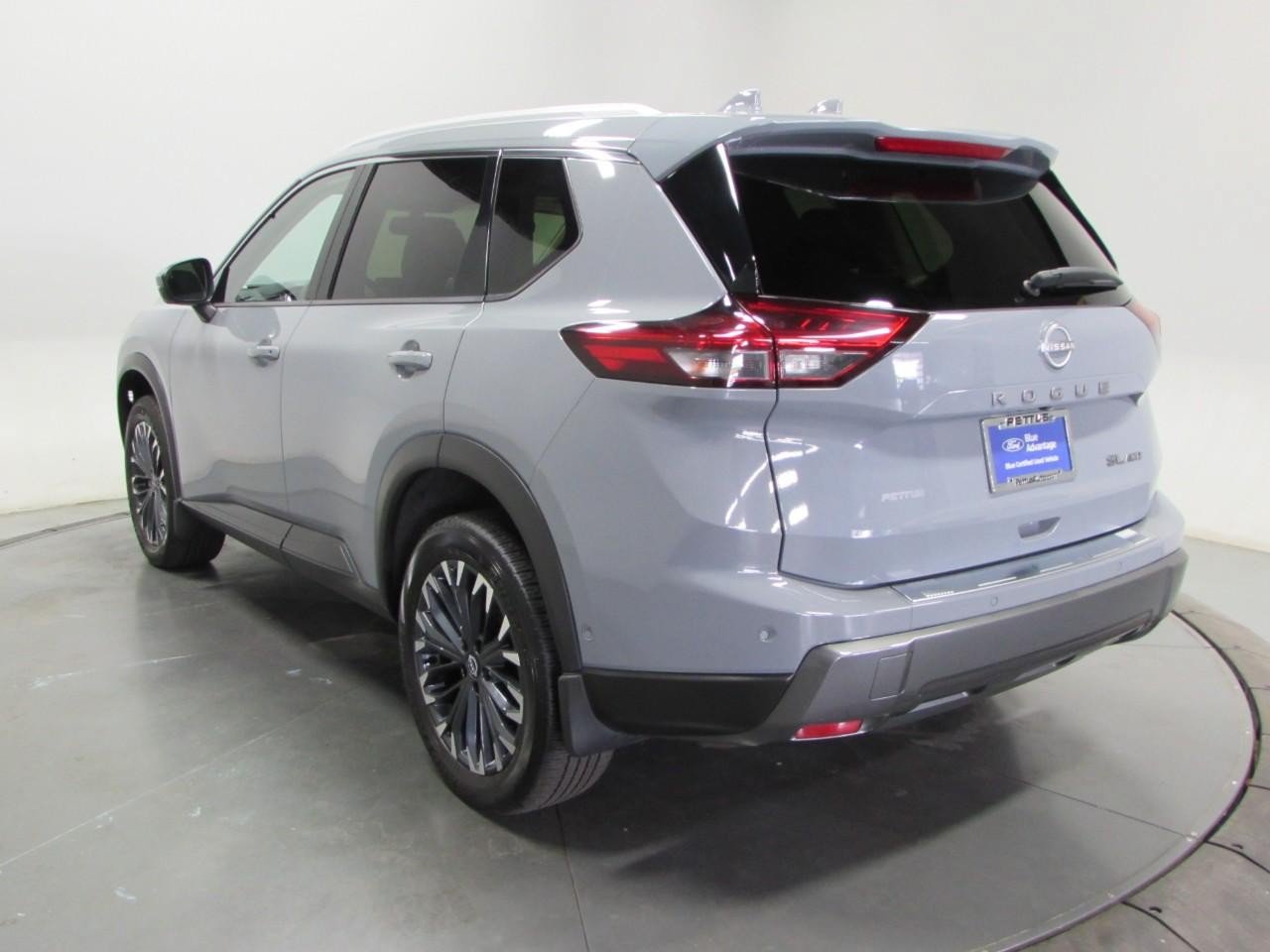 Used 2025 Nissan Rogue SL w/ Tech Package AWD/4WD image 5