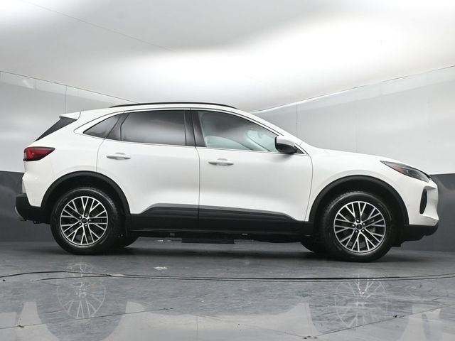 Certified 2024 Ford Escape SE w/ PHEV Premium Package image 17