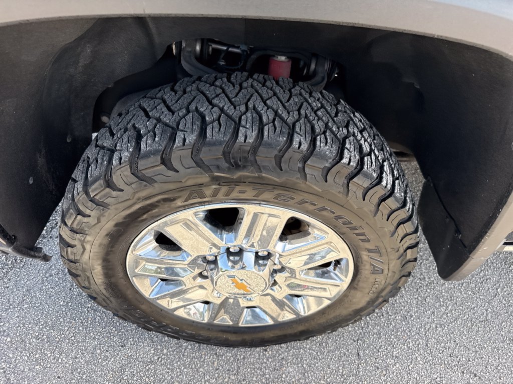 Used 2024 Chevrolet Silverado 2500 High Country w/ Technology Package AWD/4WD image 13