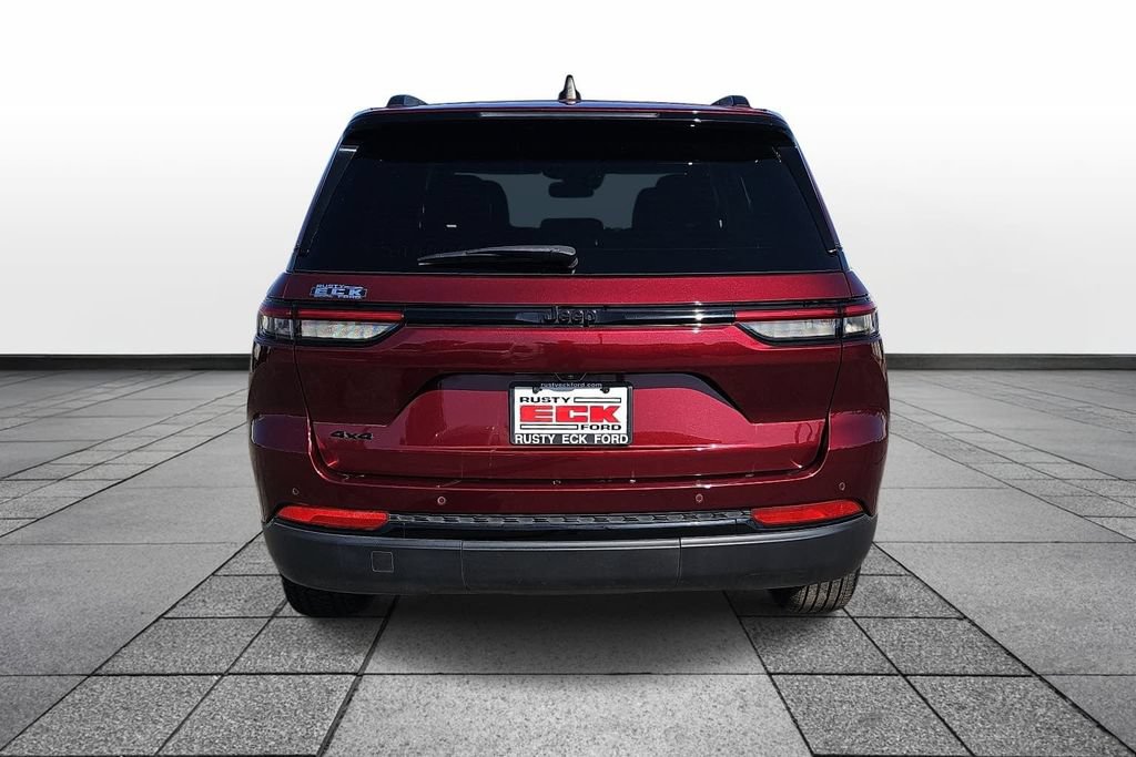 Used 2025 Jeep Grand Cherokee Altitude AWD/4WD image 6