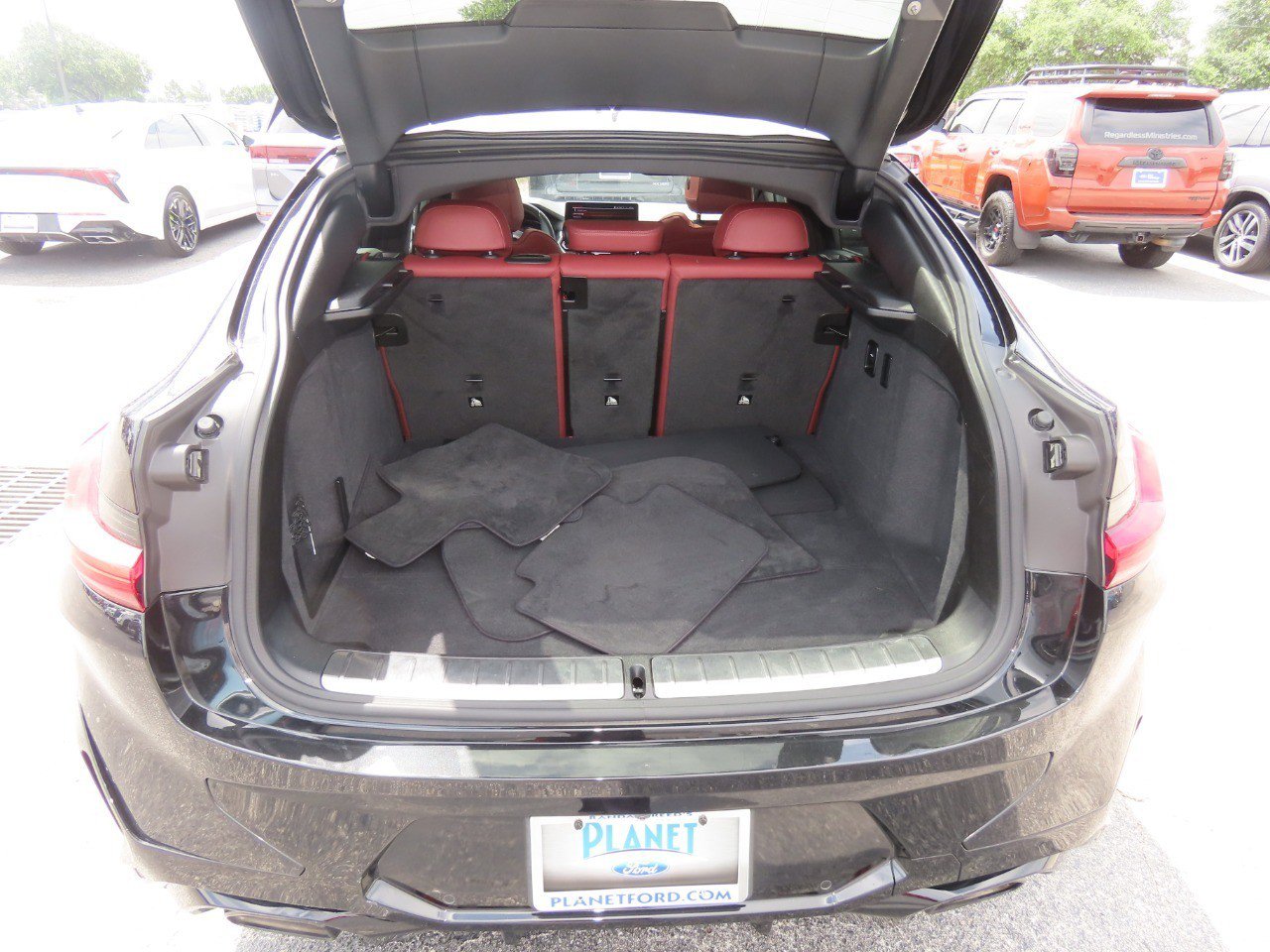 Used 2024 BMW X4 xDrive30i w/ Premium Package AWD/4WD image 14