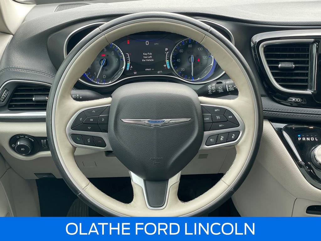 Used 2020 Chrysler Pacifica Limited FWD image 27