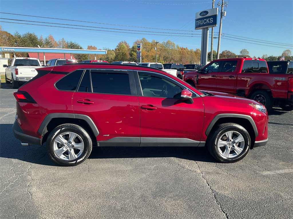 Used 2022 Toyota RAV4 XLE image 6