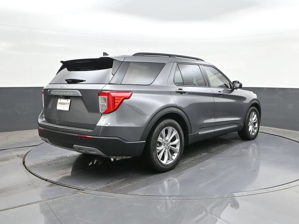 Certified 2021 Ford Explorer XLT w/ Equipment Group 202A RWD image 11