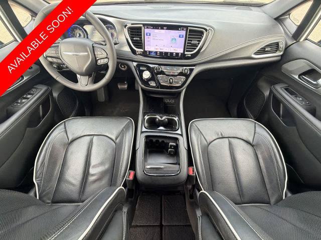 Used 2025 Chrysler Pacifica Limited FWD image 15