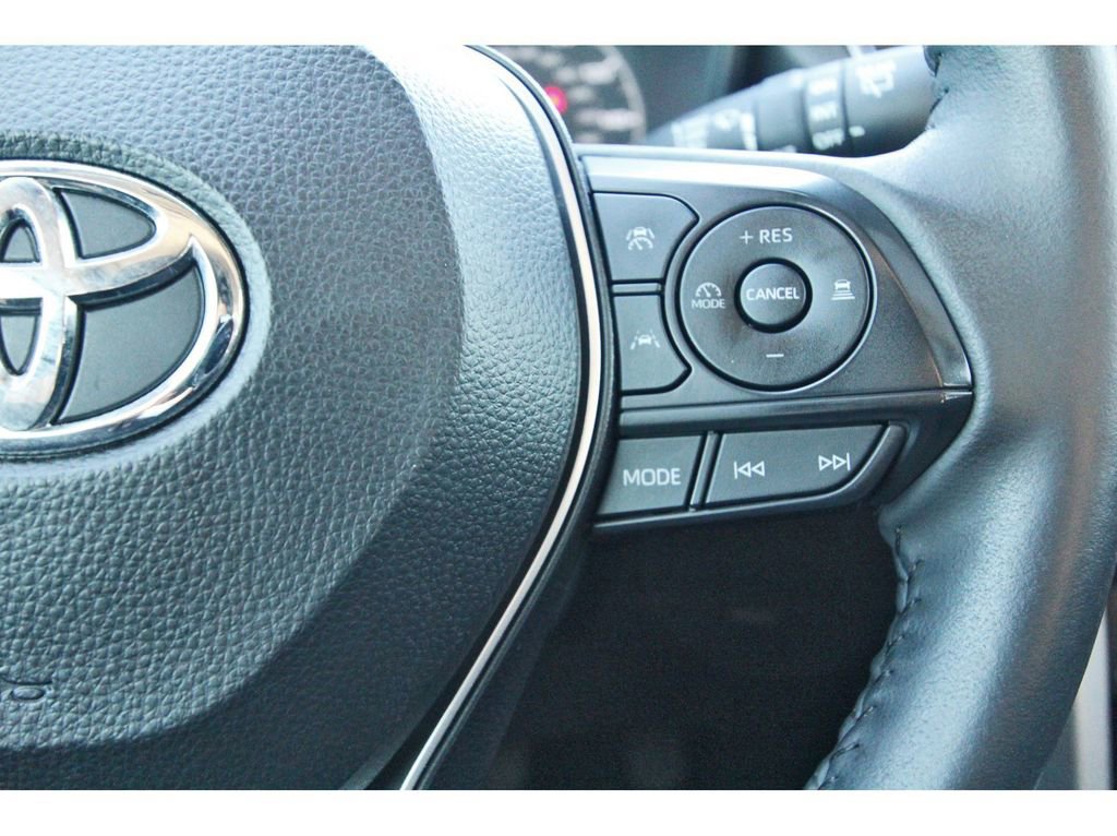 Used 2024 Toyota Corolla Cross LE image 19