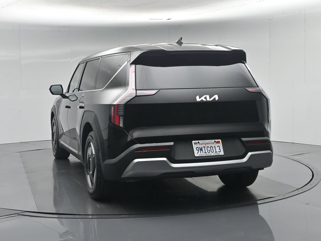 Used 2024 Kia EV9 Light Long Range RWD image 33