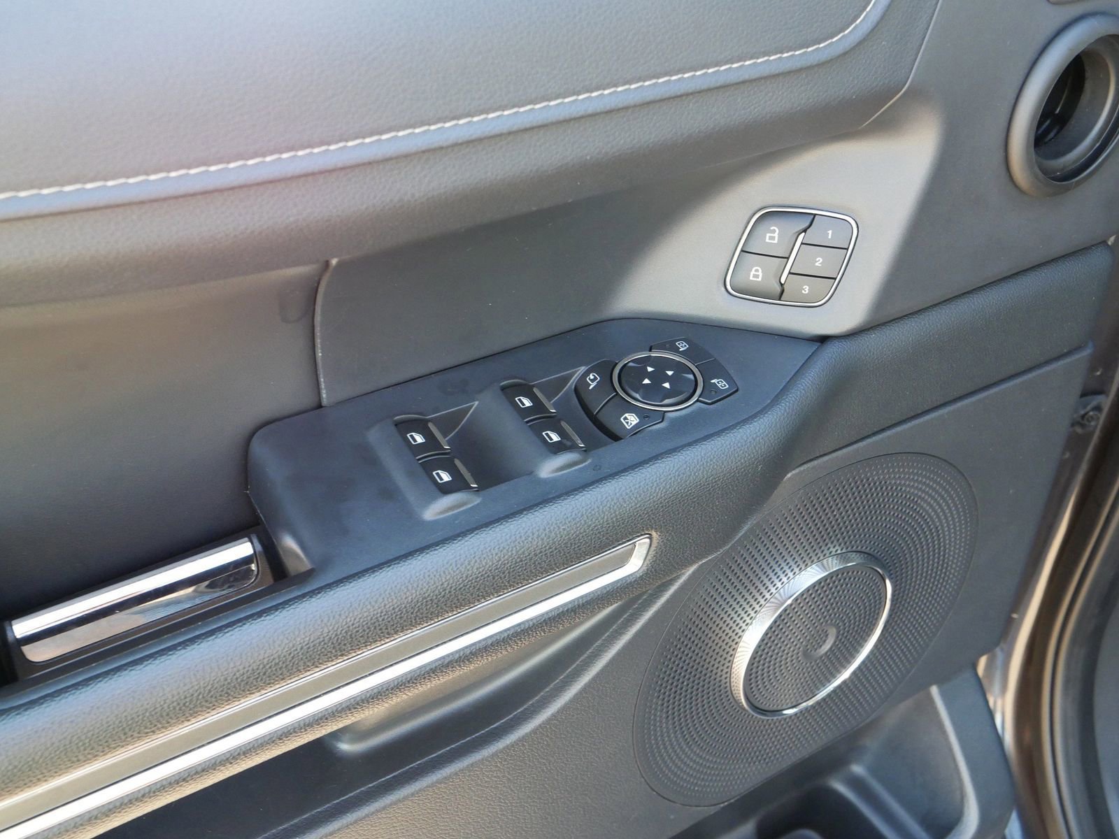 Certified 2024 Ford Expedition XLT image 18