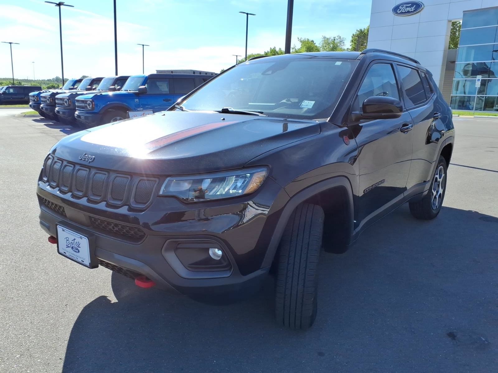 Used 2022 Jeep Compass Trailhawk w/ Trailhawk Convenience Group AWD/4WD image 7