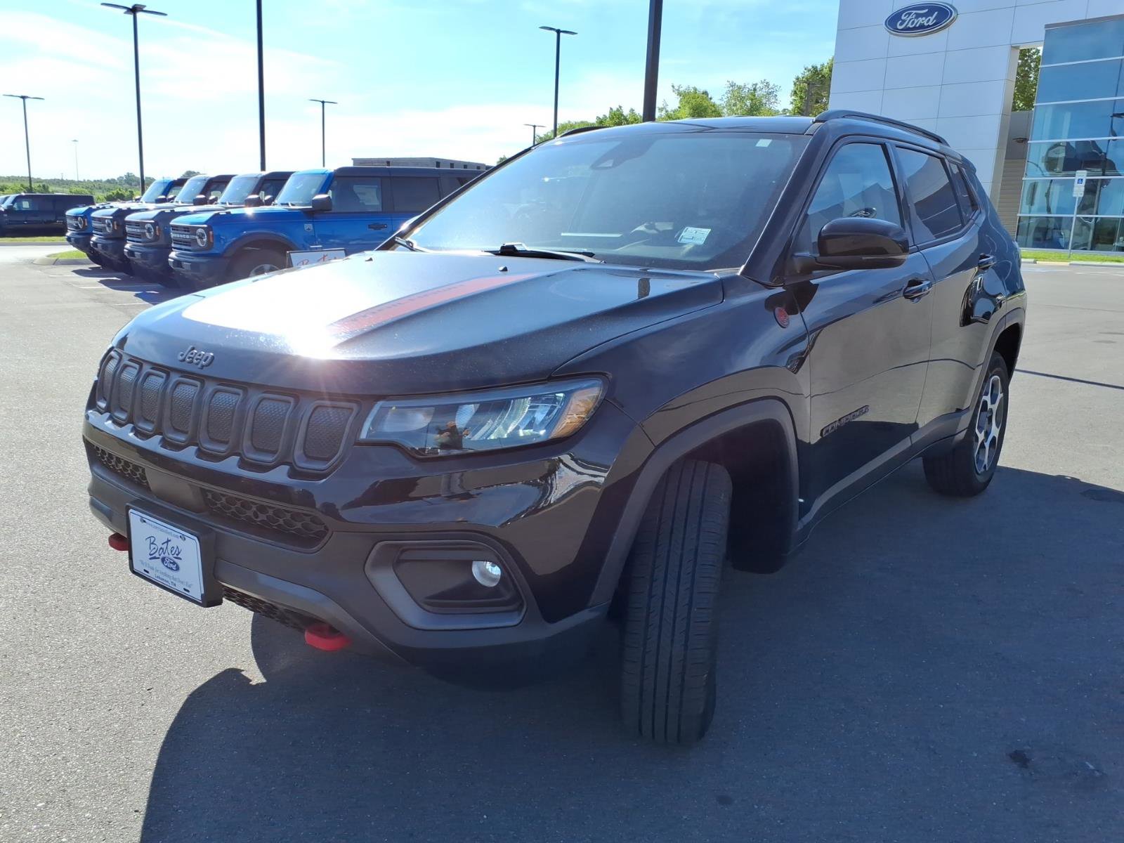 Used 2022 Jeep Compass Trailhawk w/ Trailhawk Convenience Group AWD/4WD image 7