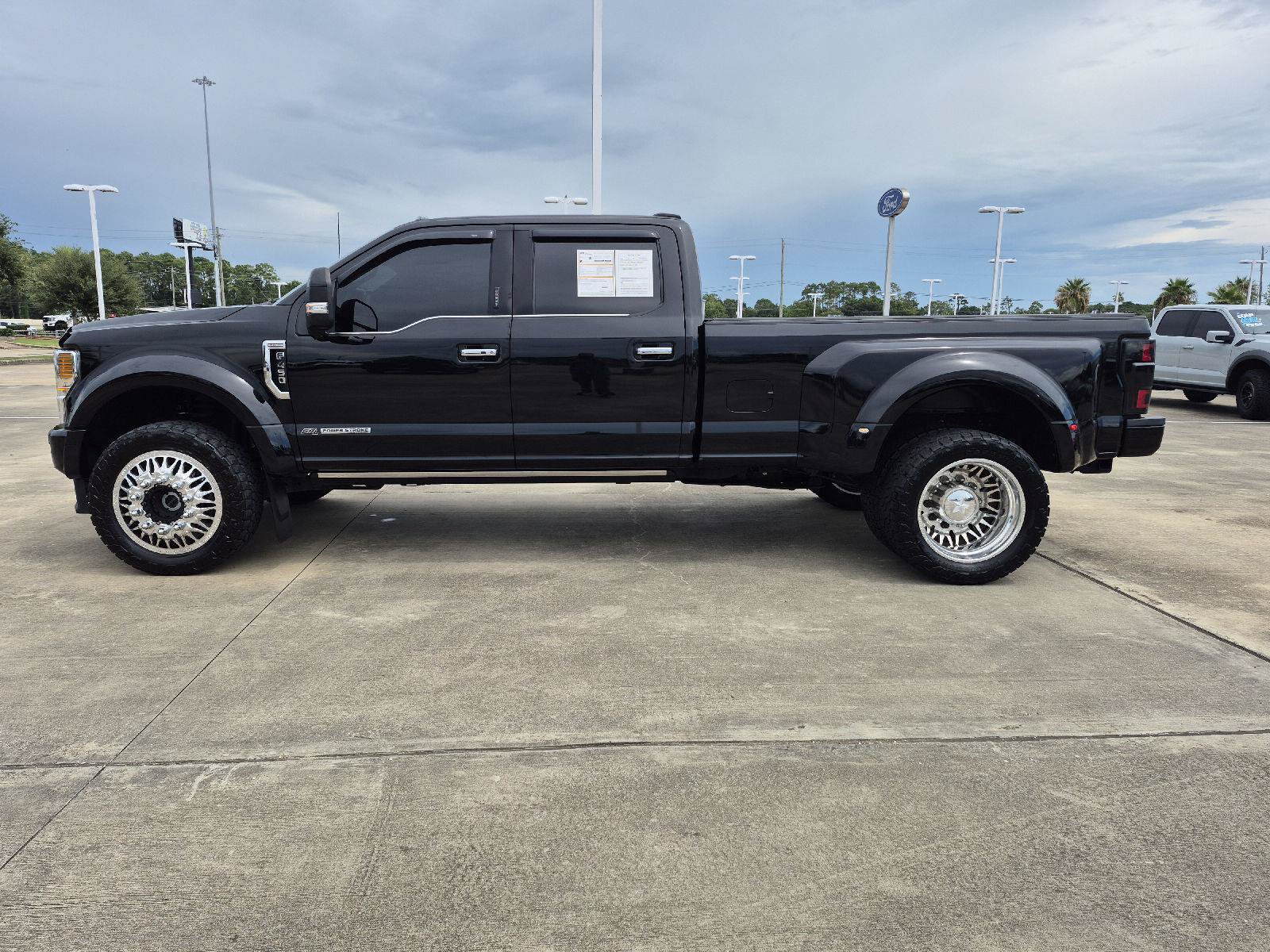 Certified 2022 Ford F450 Platinum w/ FX4 Off-Road Package AWD/4WD image 18