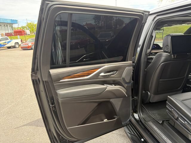 Used 2024 Cadillac Escalade ESV Premium Luxury w/ Performance Package AWD/4WD image 30