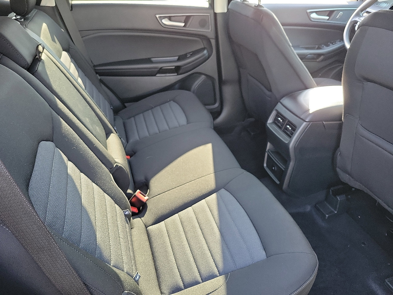 Certified 2024 Ford Edge SE w/ Black Appearance Package image 16