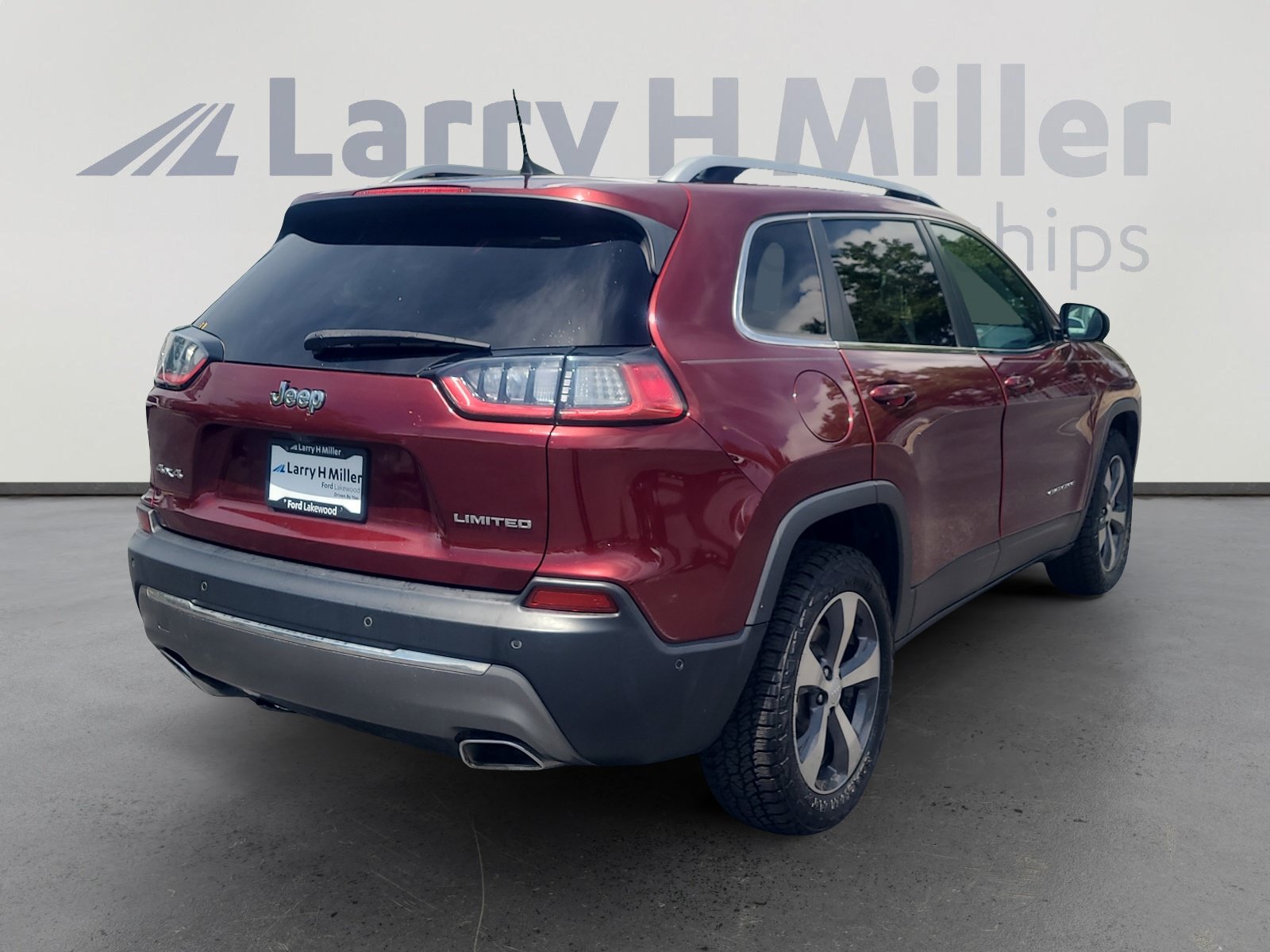 Used 2019 Jeep Cherokee Limited w/ Technology Group AWD/4WD image 5