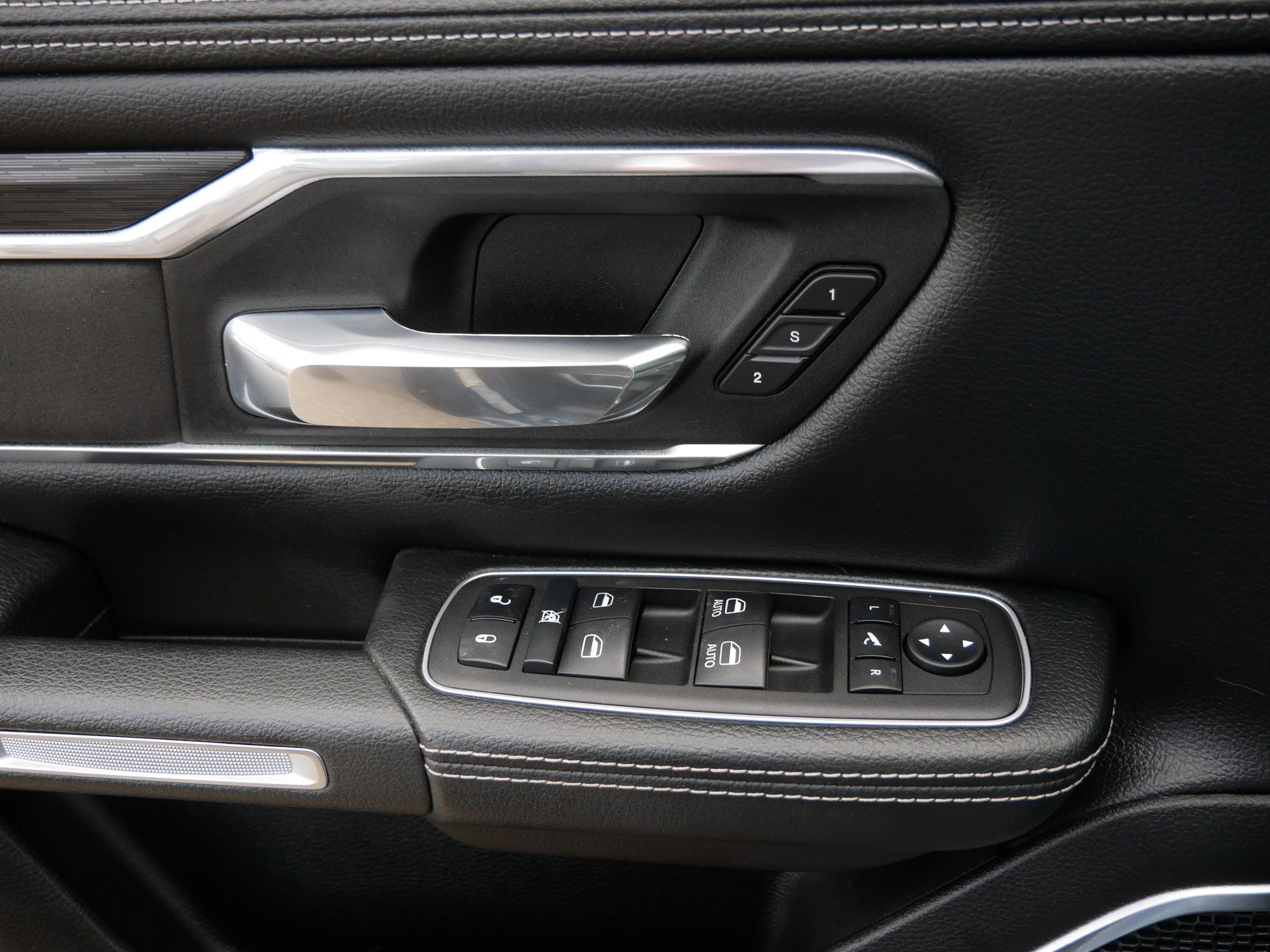 Used 2023 RAM 1500 Laramie AWD/4WD image 27