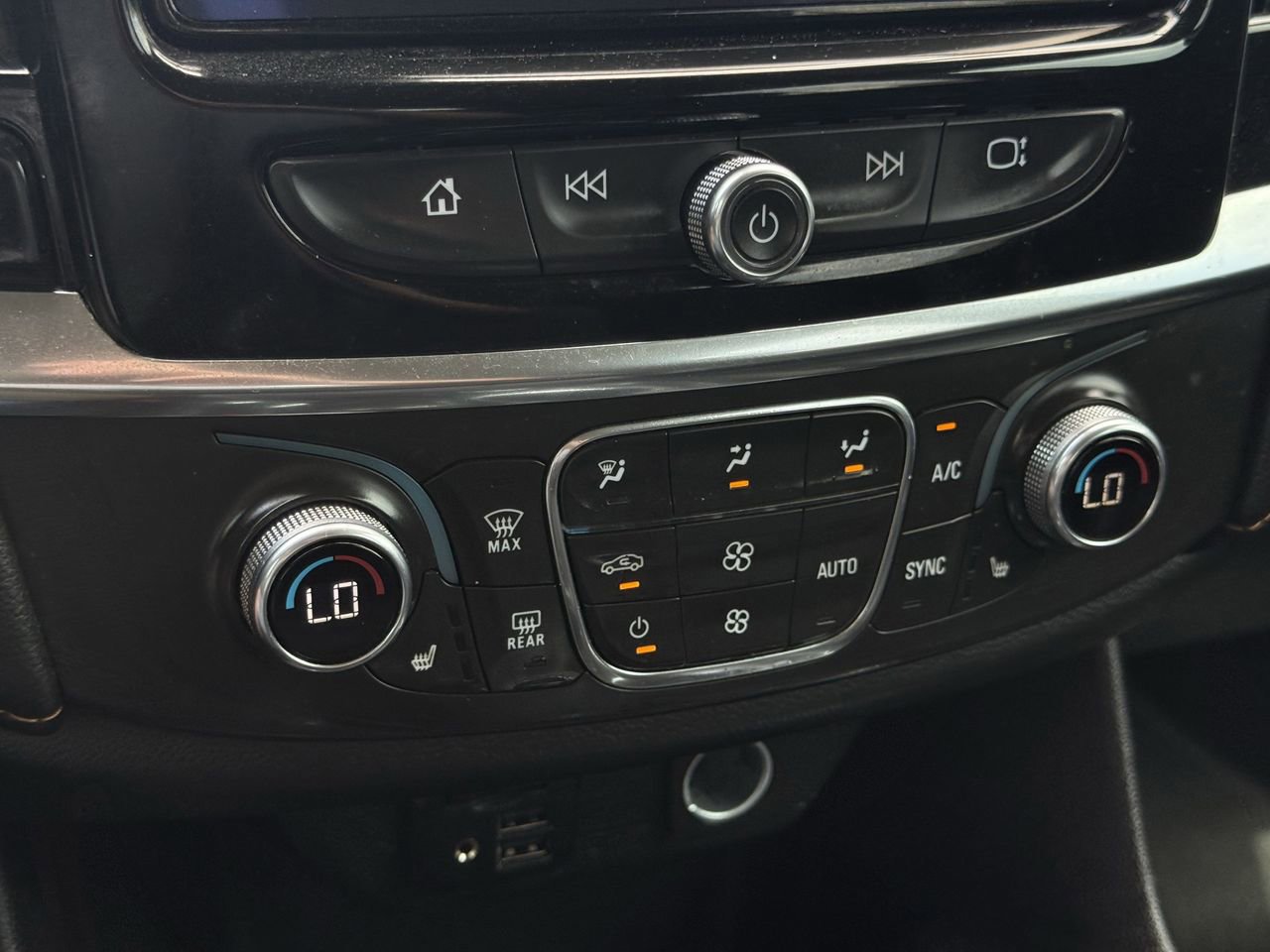 Used 2021 Chevrolet Traverse RS image 20