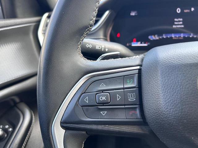 Used 2023 Jeep Grand Cherokee L Laredo image 14