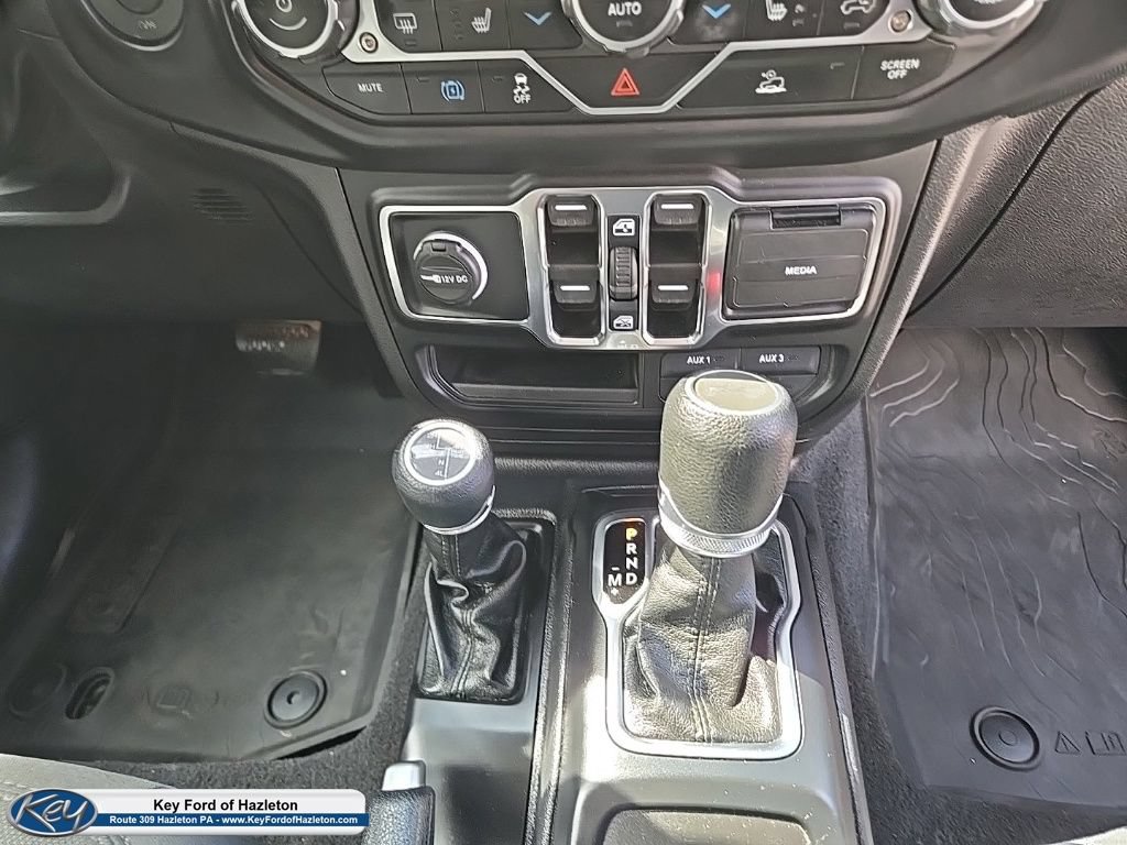 Used 2023 Jeep Wrangler Unlimited w/ Cold Weather Group AWD/4WD image 25