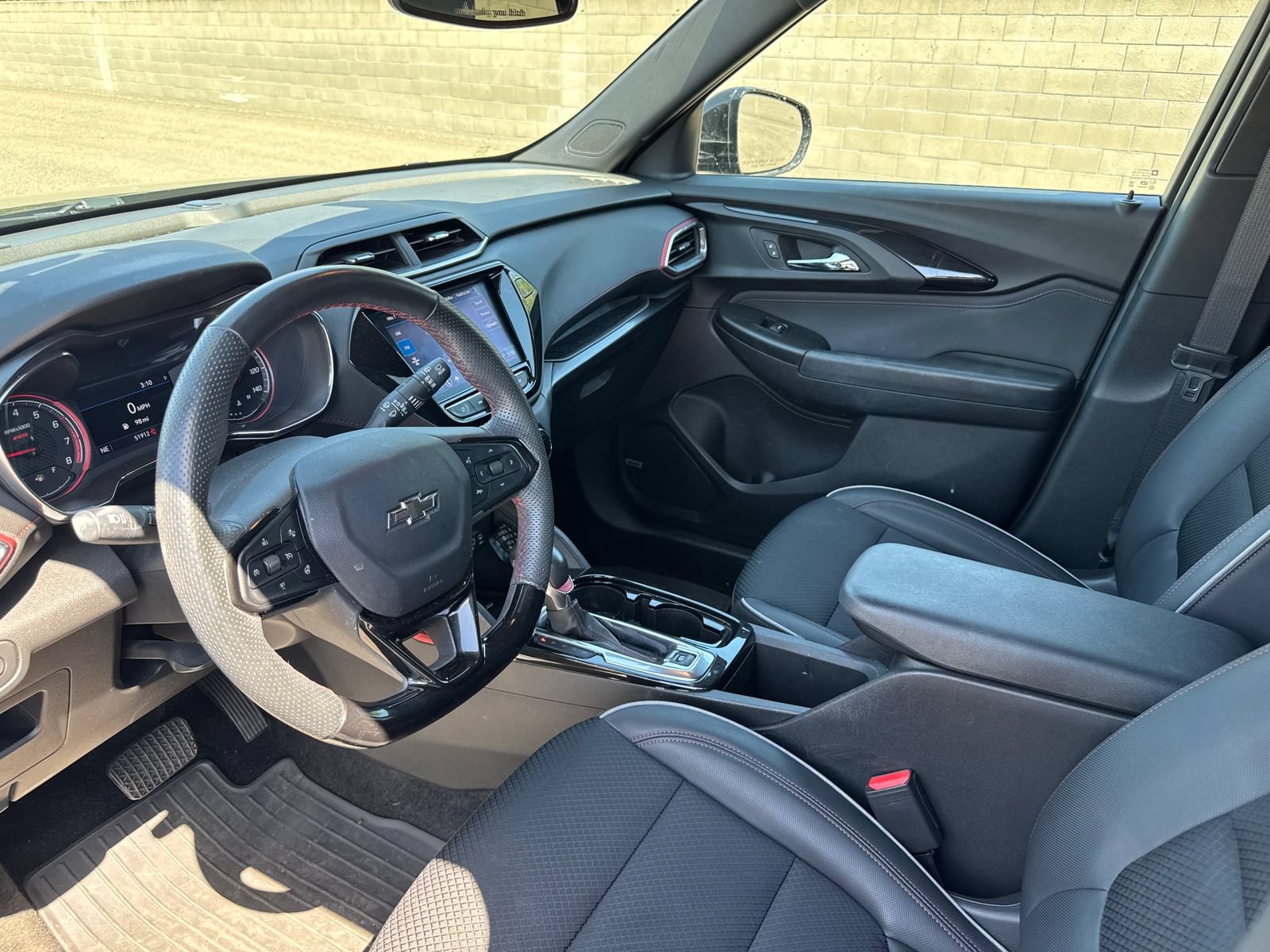 Used 2023 Chevrolet TrailBlazer RS w/ Sun and Liftgate Package FWD image 11