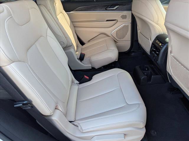 Used 2023 Jeep Grand Cherokee L Limited w/ Luxury Tech Group II RWD image 19