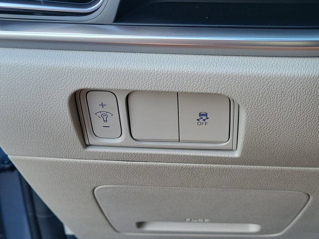 Used 2025 Kia Sorento S FWD image 29