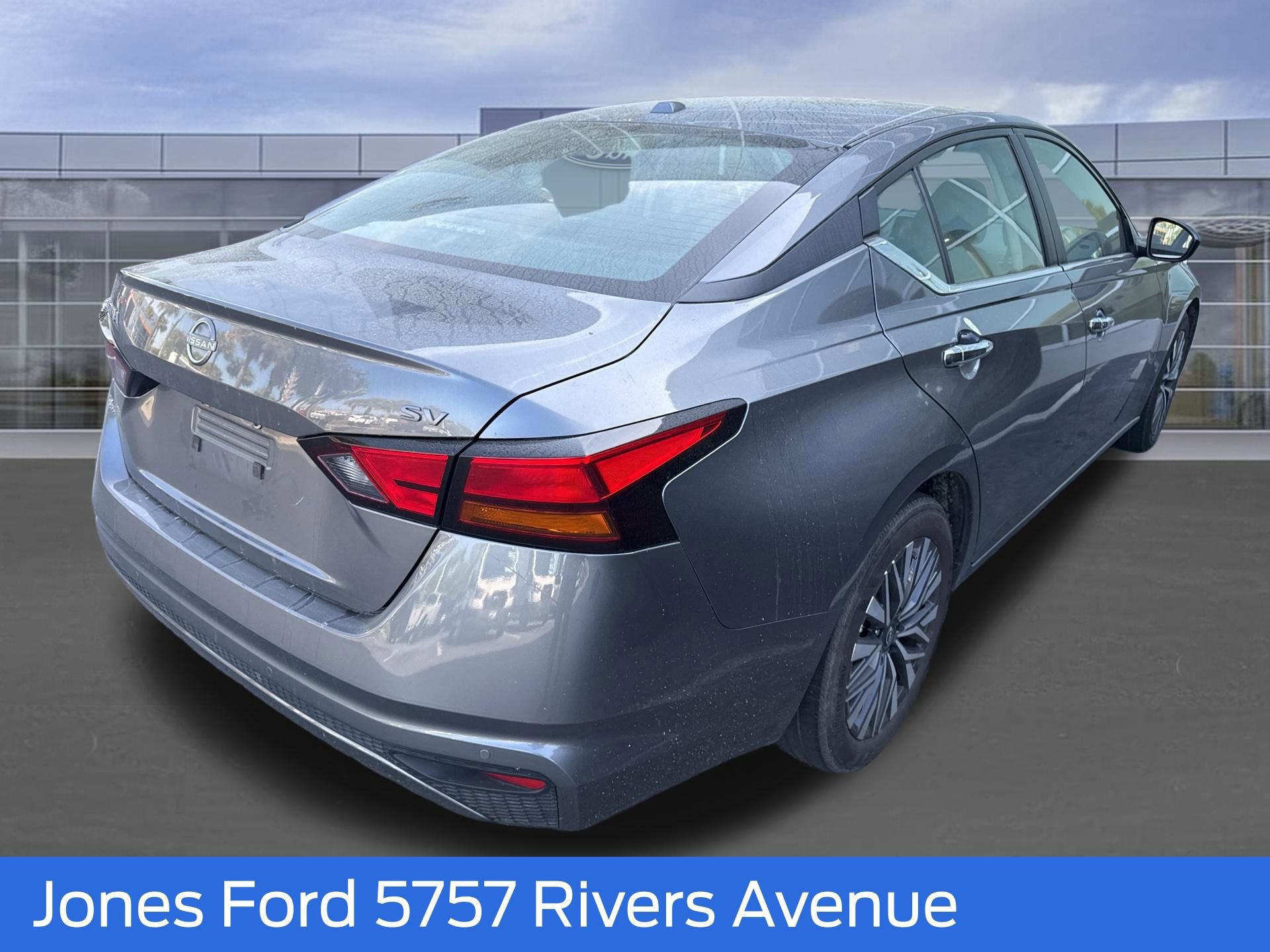 Used 2024 Nissan Altima 2.5 SV image 3