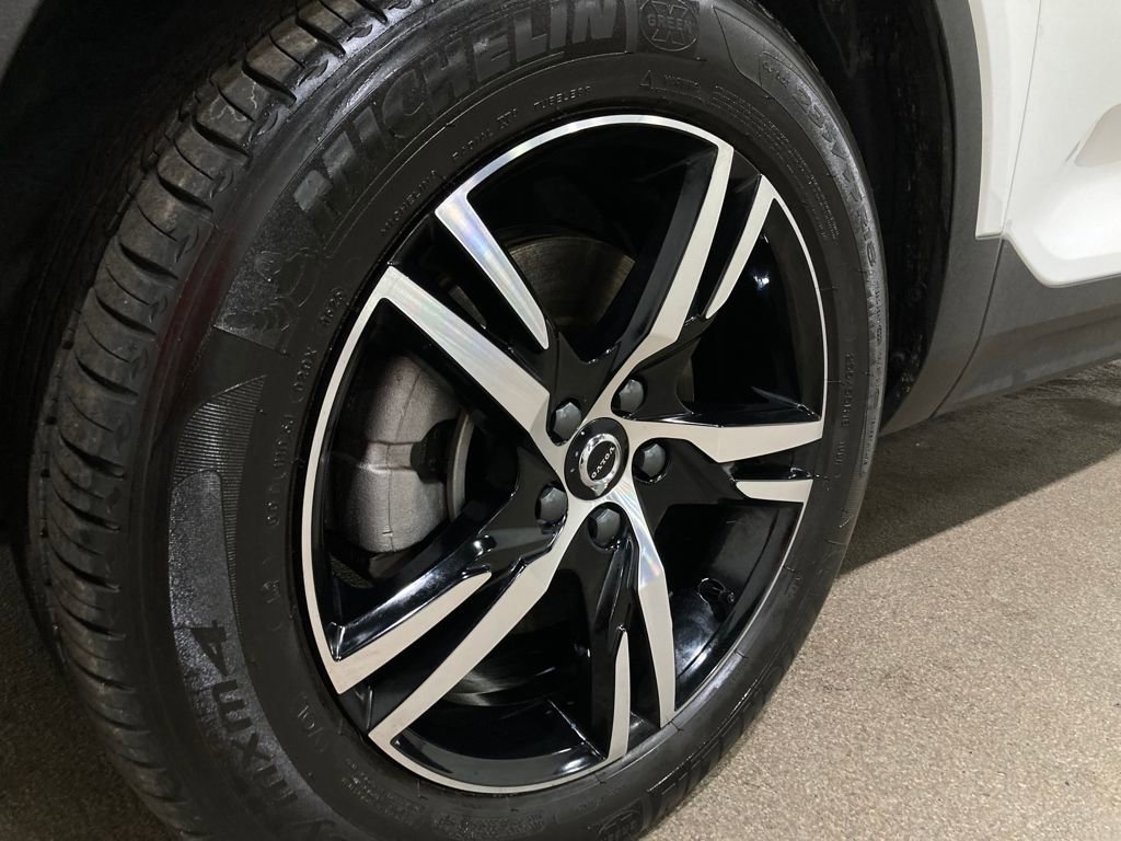 Used 2025 Volvo XC40 B5 Core image 15