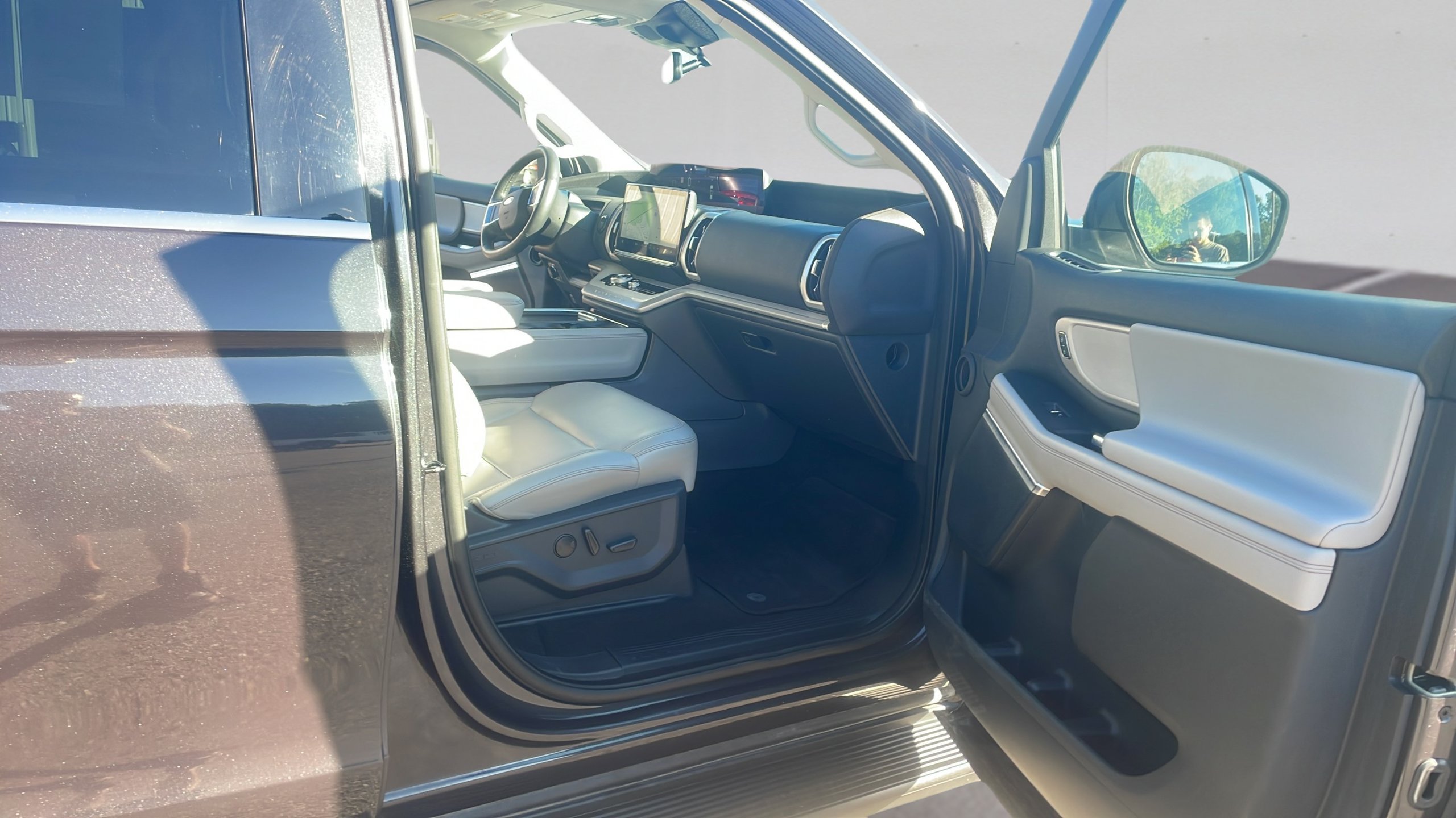 Certified 2025 Ford Expedition Active AWD/4WD image 17