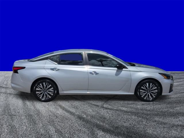 Used 2024 Nissan Altima 2.5 SV FWD image 3
