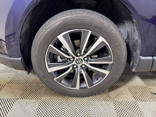 Used 2021 Toyota Venza LE AWD/4WD image 13