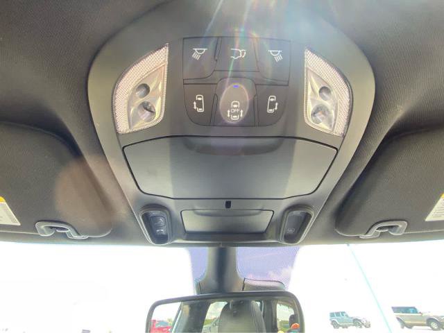Used 2025 Chrysler Pacifica Limited FWD image 32