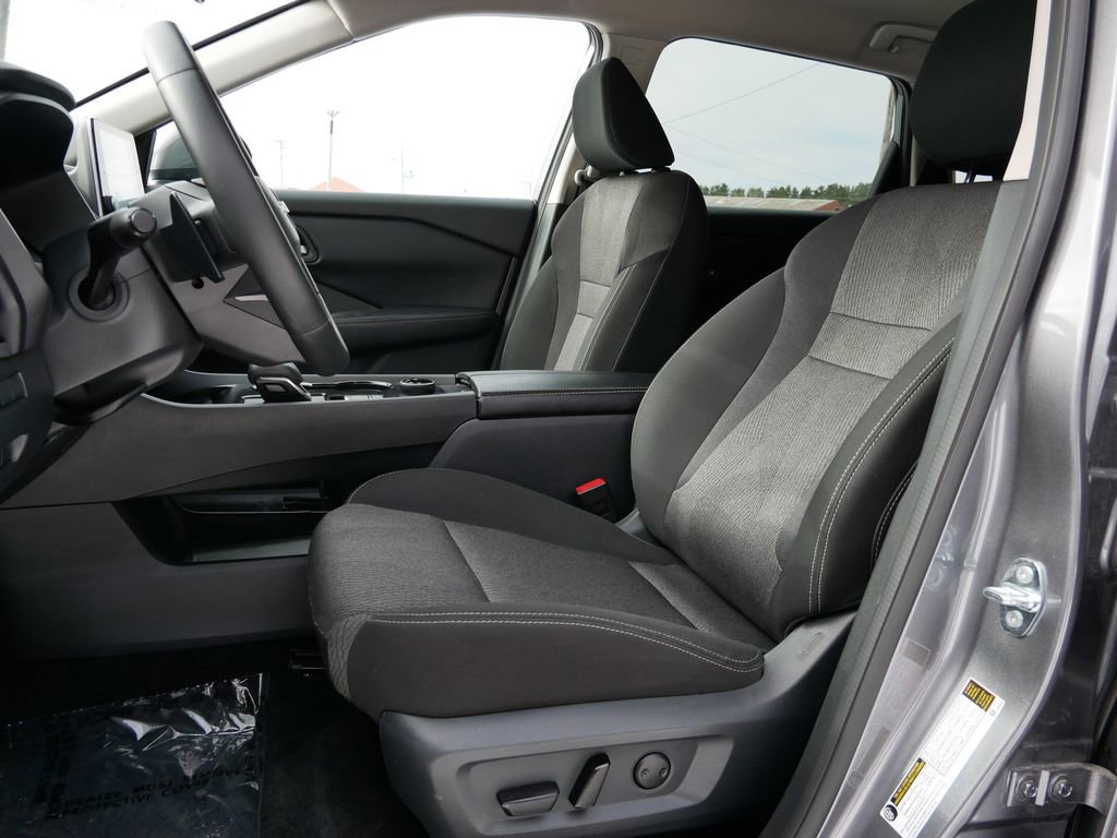 Used 2025 Nissan Rogue SV AWD/4WD image 14