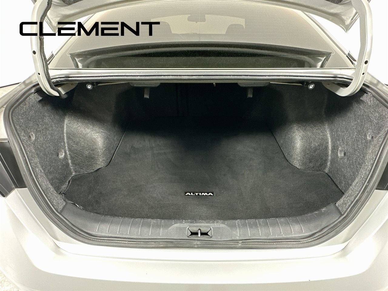 Used 2023 Nissan Altima 2.5 SV FWD image 11