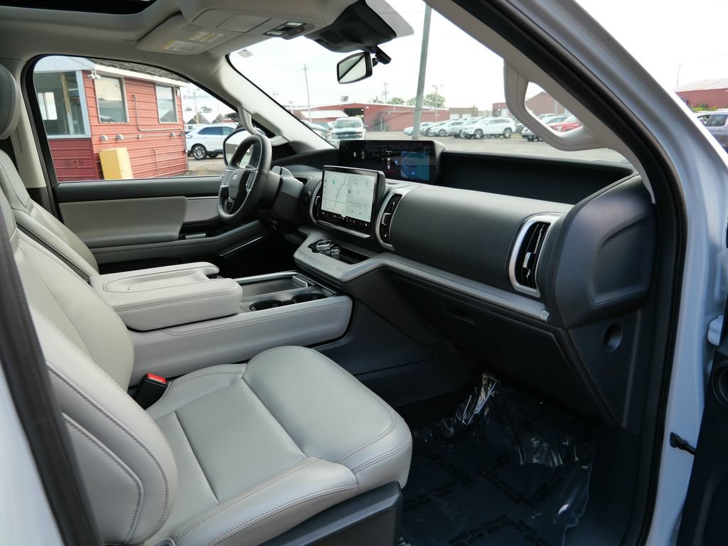 Certified 2025 Ford Expedition Active AWD/4WD image 11