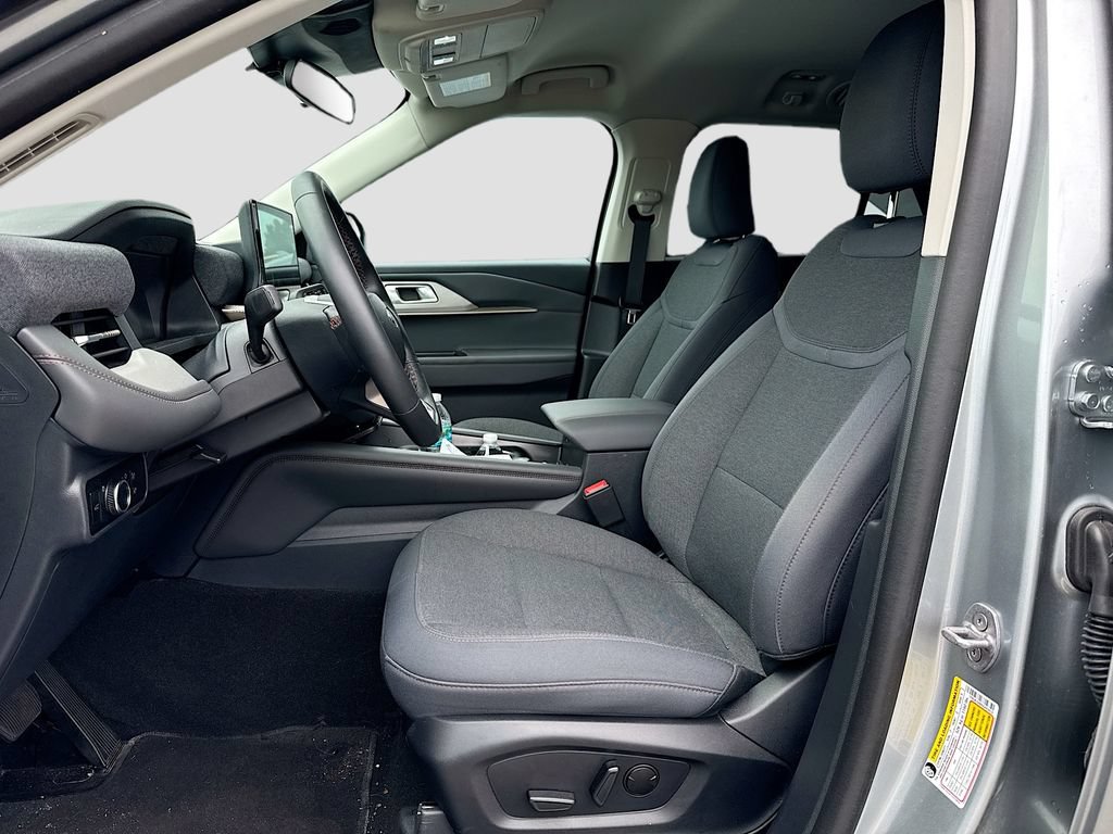 Certified 2025 Ford Explorer Active RWD image 5