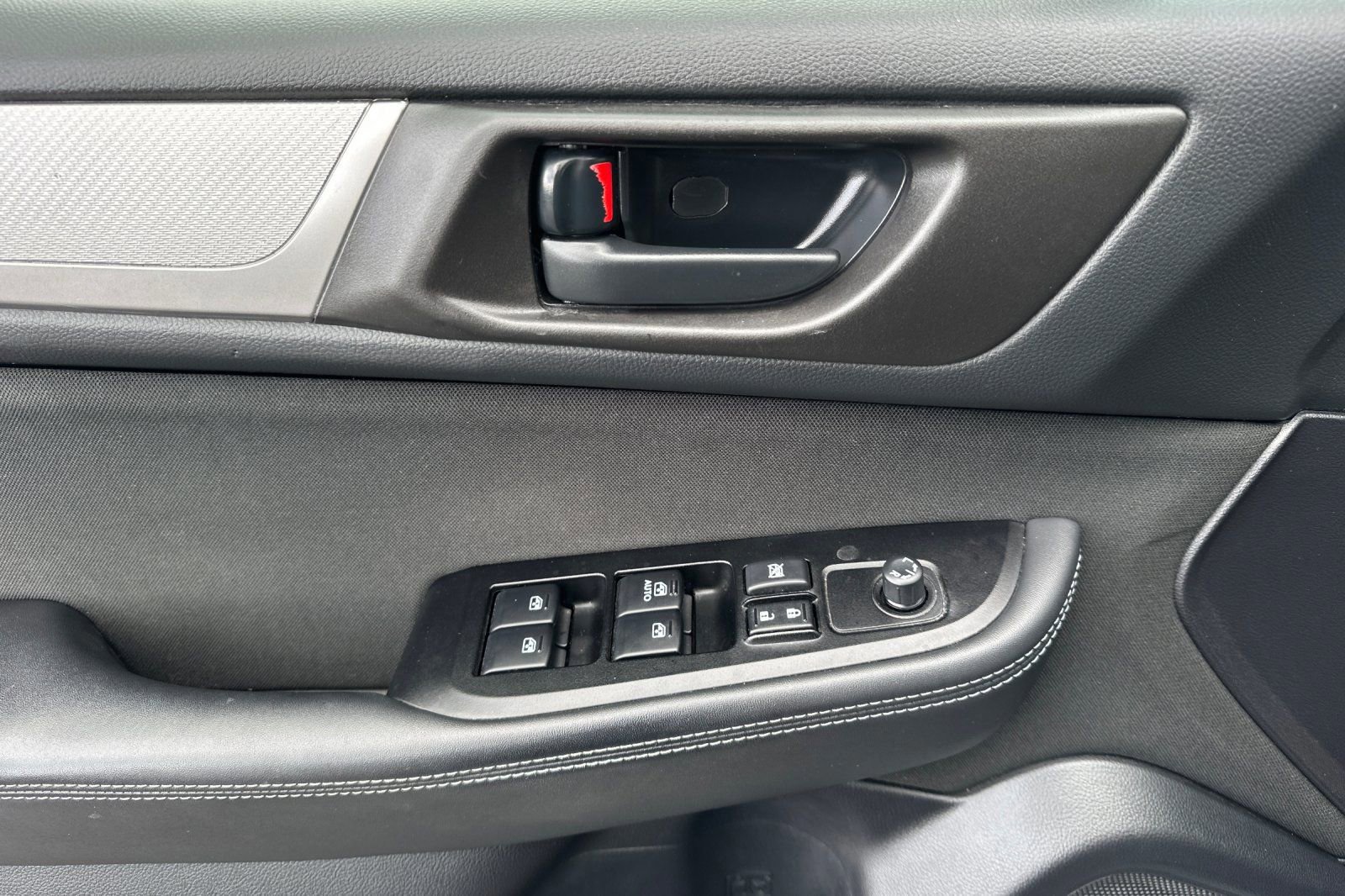 Used 2018 Subaru Outback 2.5i AWD/4WD image 12