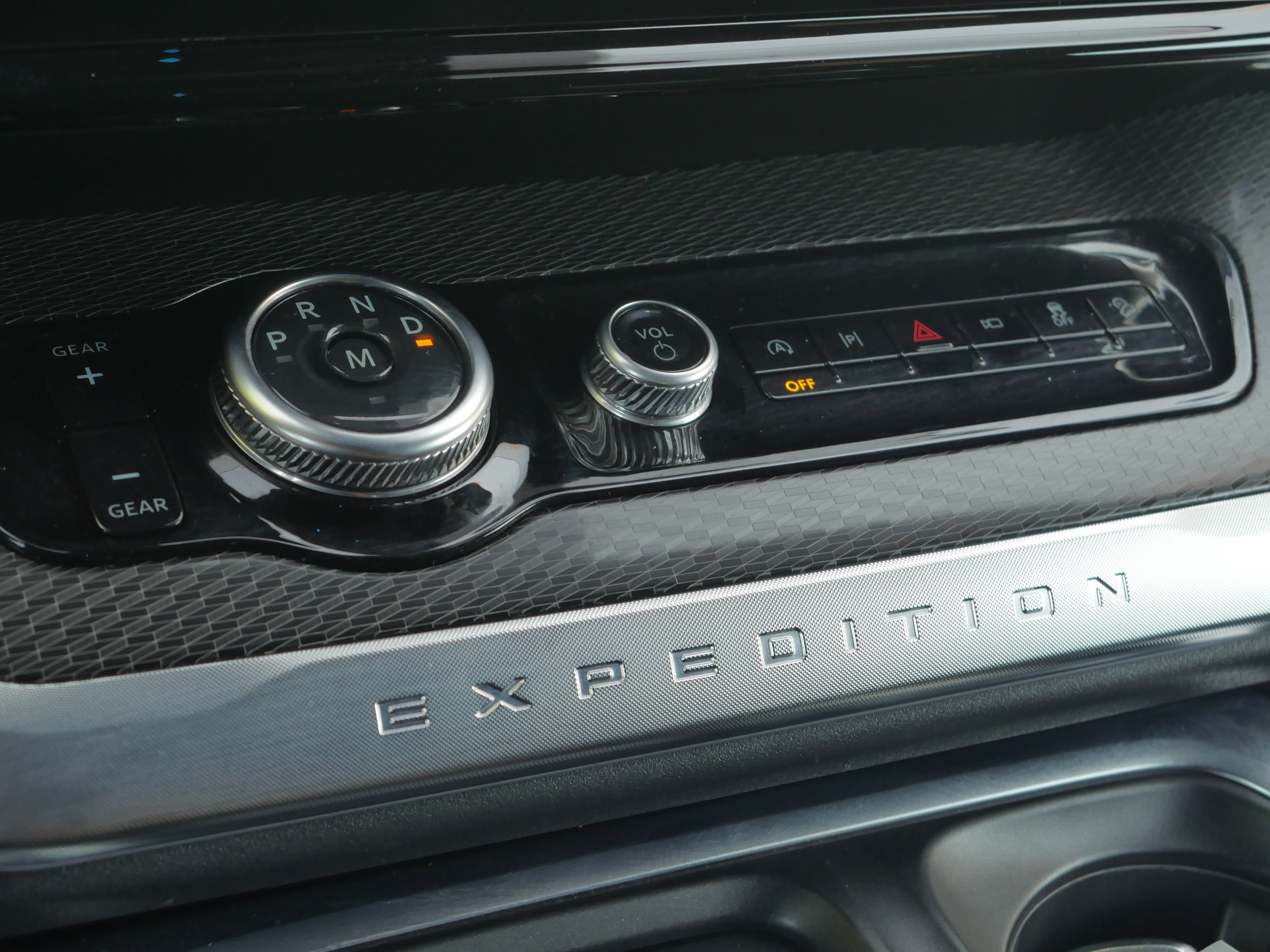 Certified 2025 Ford Expedition Max Platinum w/ Stealth Appearance Package AWD/4WD image 15