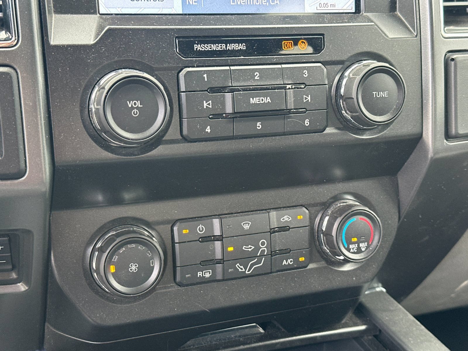 Certified 2022 Ford F250 XLT w/ Black Appearance Package AWD/4WD image 21
