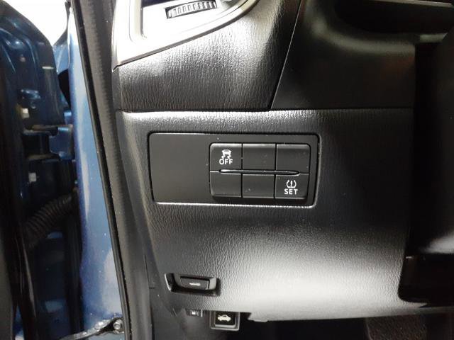 Used 2018 MAZDA MAZDA3 Touring image 17