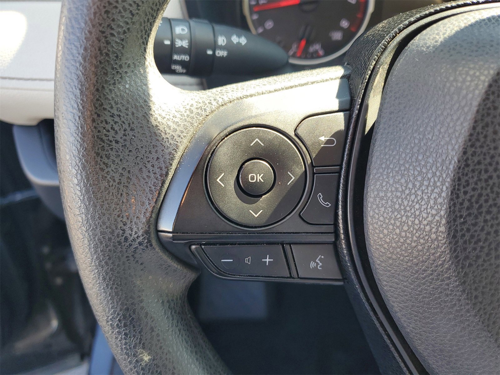 Used 2019 Toyota RAV4 XLE image 18