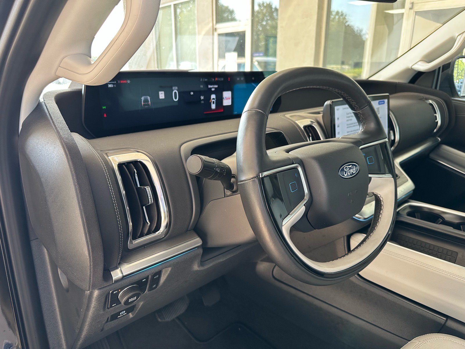 Certified 2025 Ford Expedition Max Platinum w/ Driver's Package AWD/4WD image 19