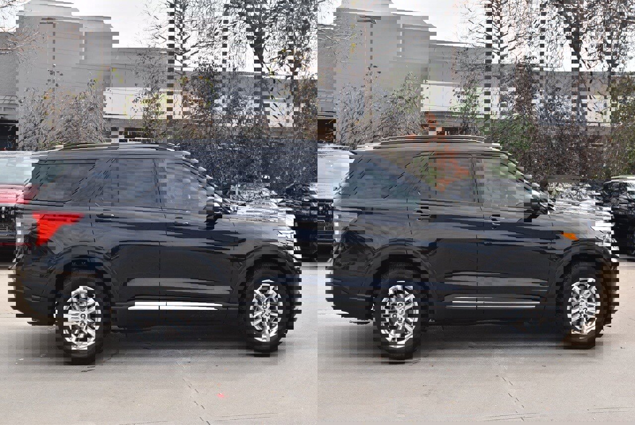 Certified 2023 Ford Explorer XLT w/ Equipment Group 202A image 6