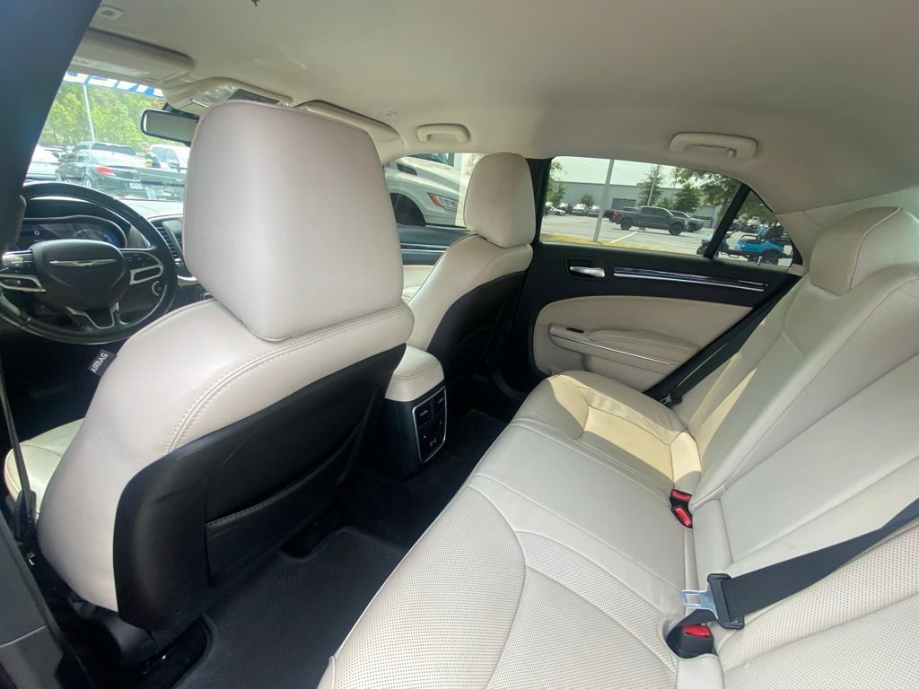 Used 2018 Chrysler 300 Limited AWD/4WD image 23